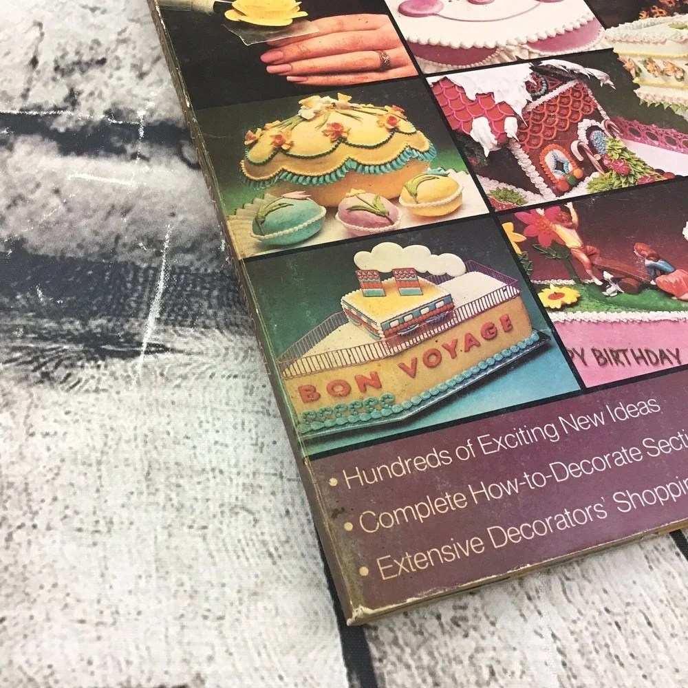 Wilton Yearbook Cake Decorating The American Art of Celebration Vintage 1977‎